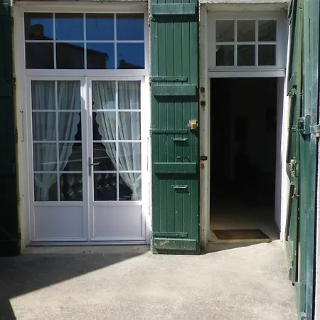 Apartment La Tour De Claustre